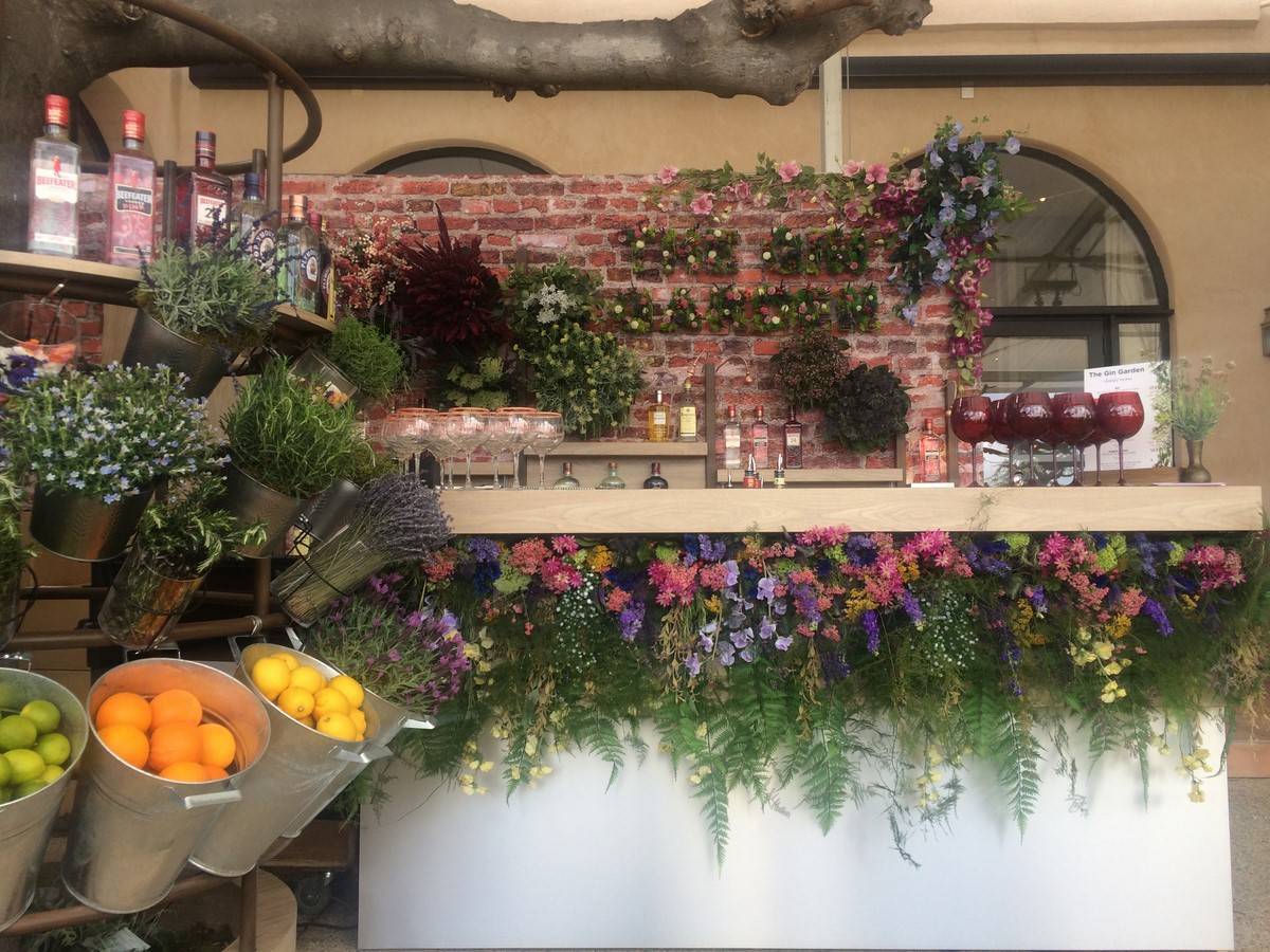 création vegetale et florale à la location avec montage et démontage pour vos evenements