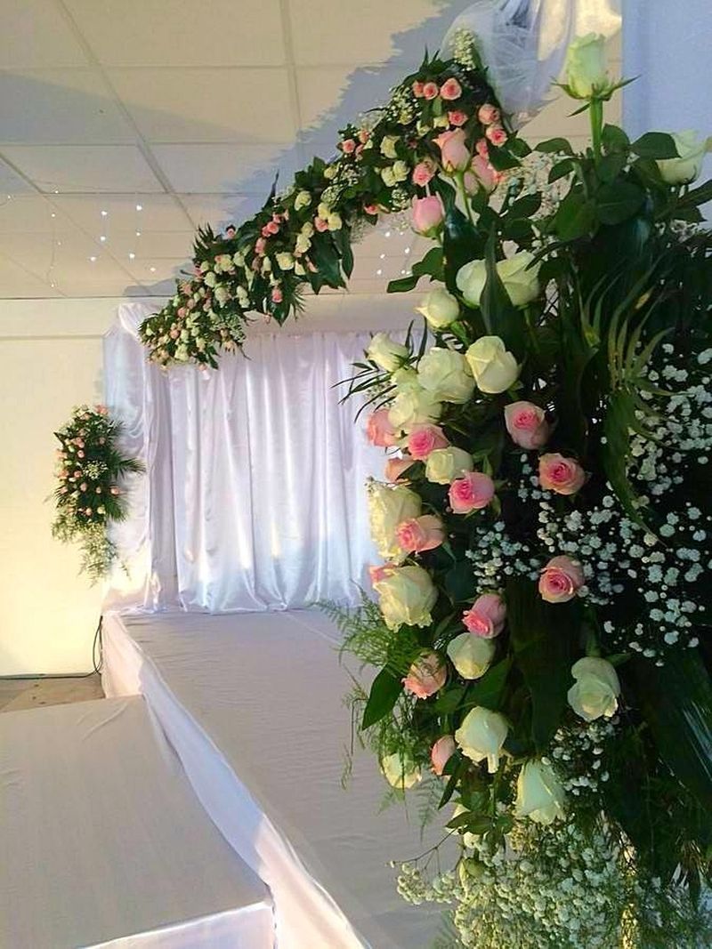 Les fleurs en façade reflètent l'ambiance et l'atmosphère de votre mariage.