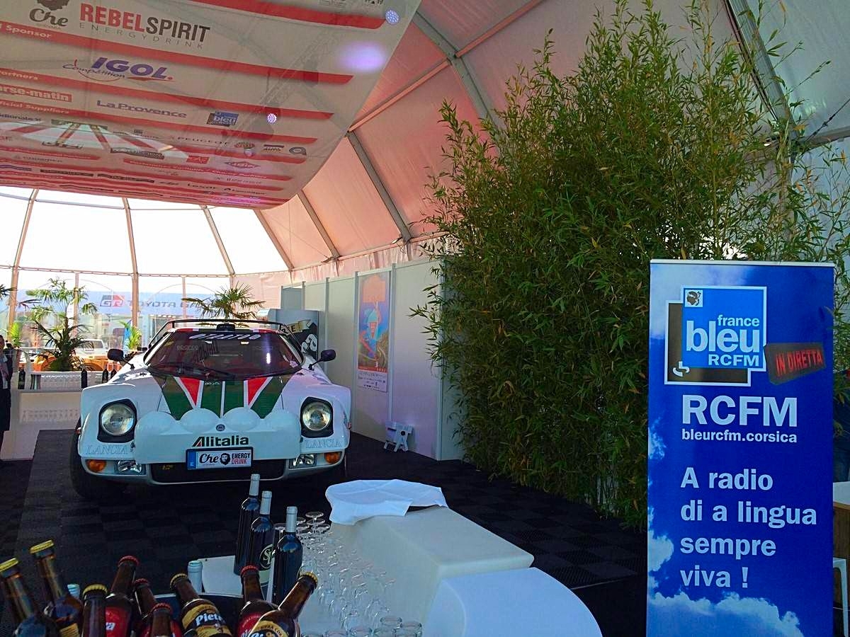 Les gros bambous délimitent les espaces dans vos tentes de réceptions.