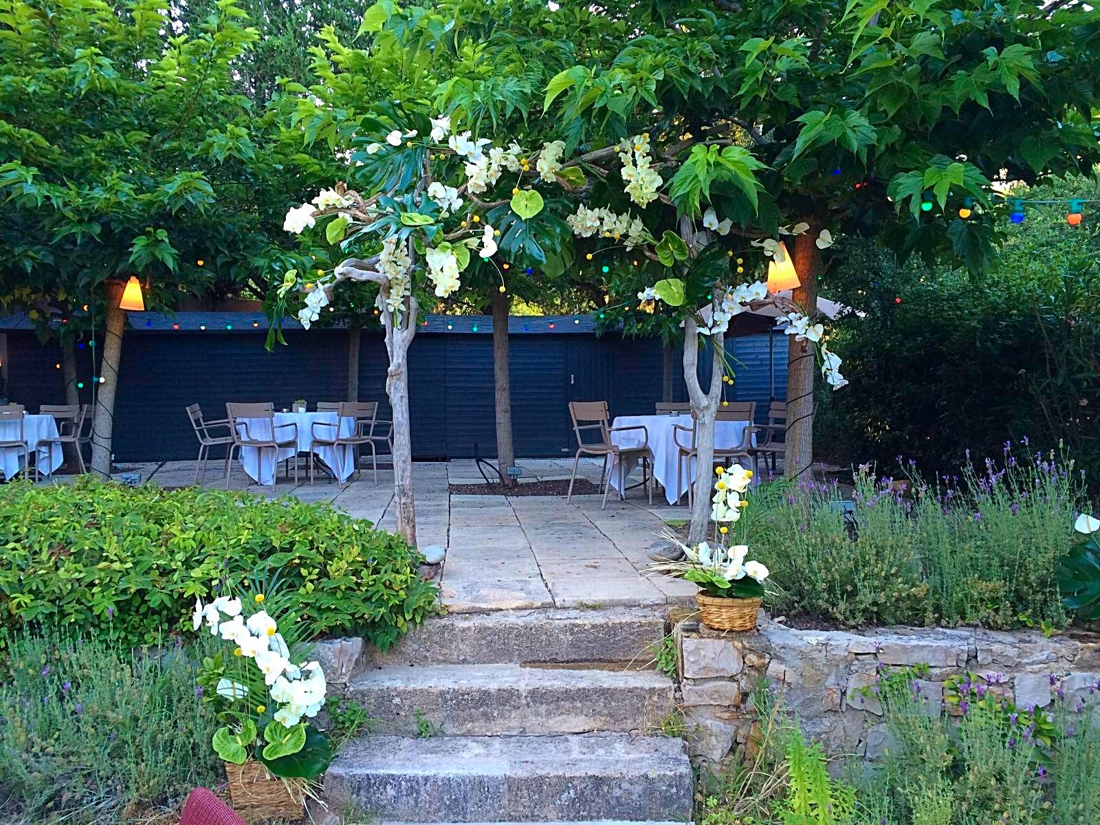 création d'une arche florale d'orchydées