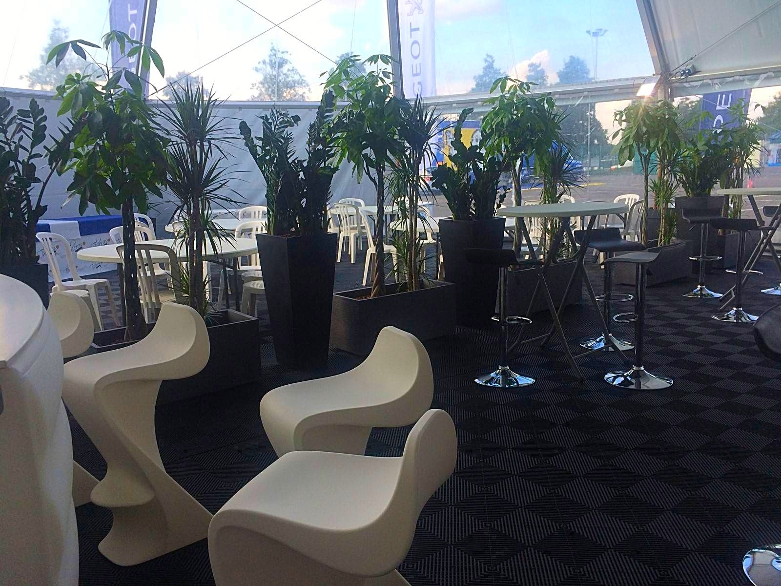 le contraste blanc et noir est toujours de bon goùt et tendance