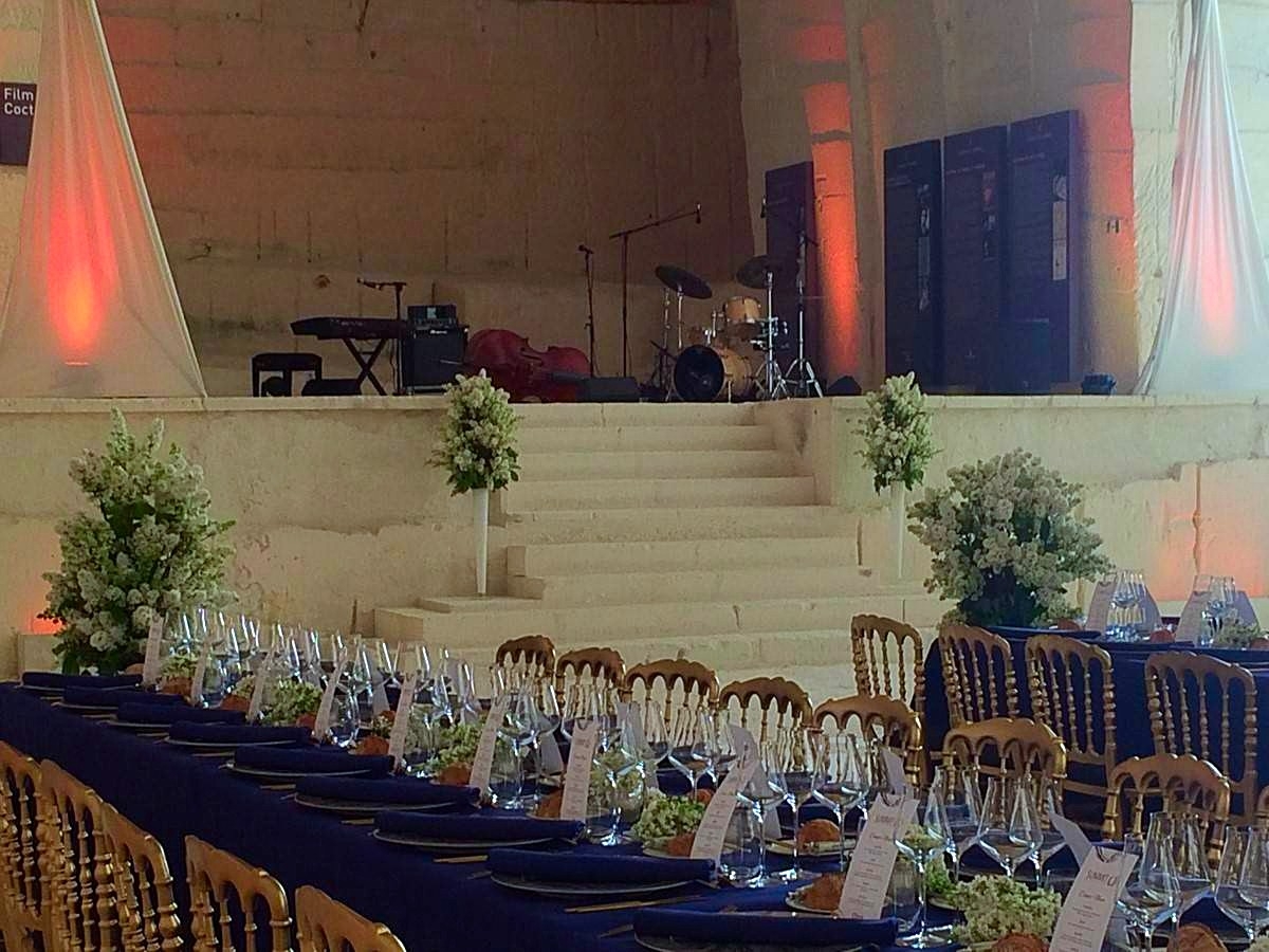 pureté et délicatesse que procure ces décorations florales de salle de réception