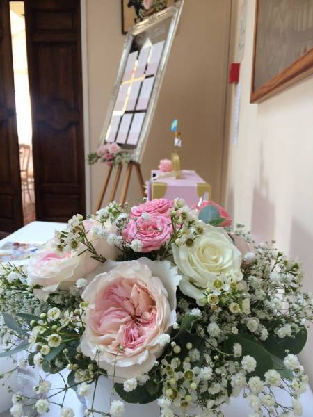 L'accueil des invités se doit de donner dès le départ la note florale.