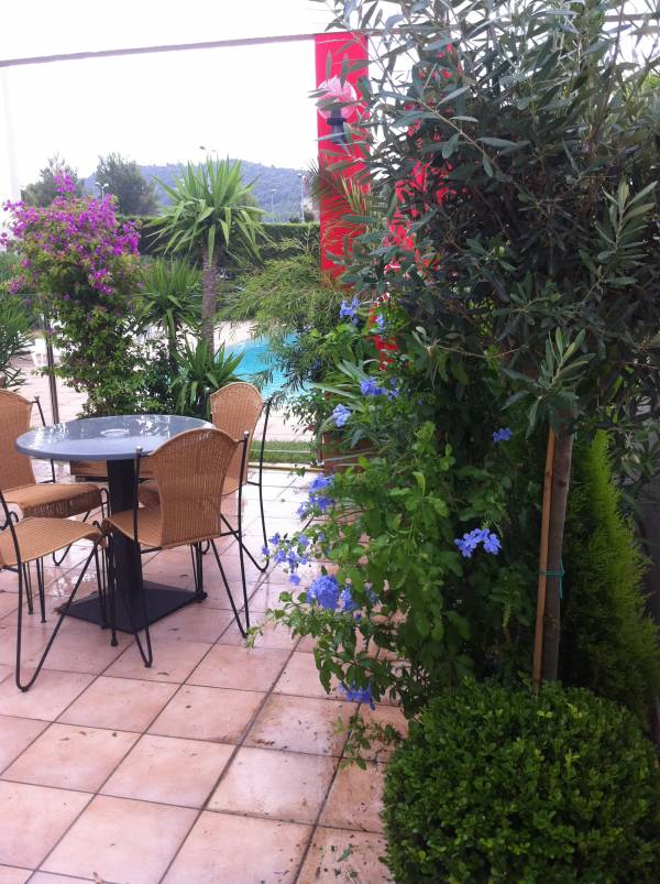 Abonnement de courtes et longues durées de jardinières et bacs pour restaurant hôtel, Toulon