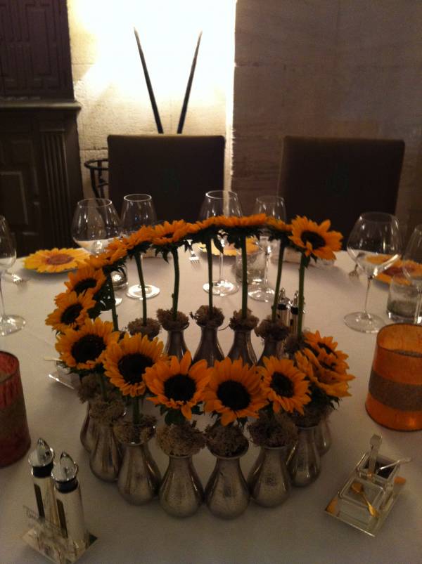 centre de table de fleurs pour repas et gala Les Baux de Provence