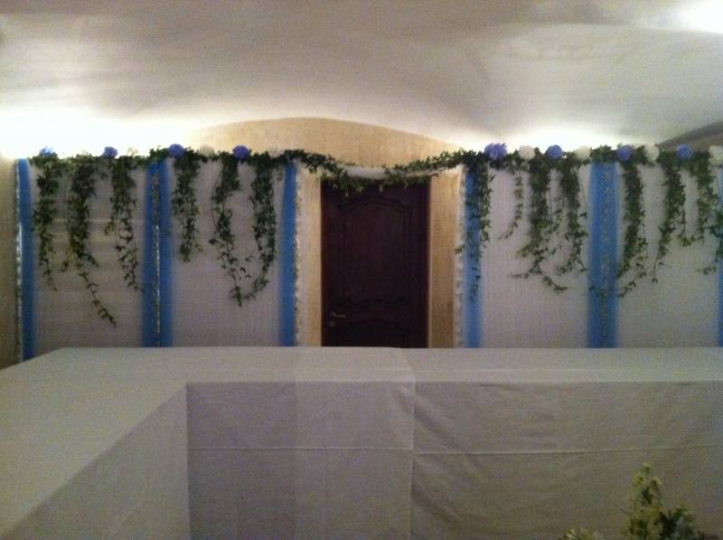 Mur de végétaux et toiles tendus salon, exposition Les saintes Marie de la Mer