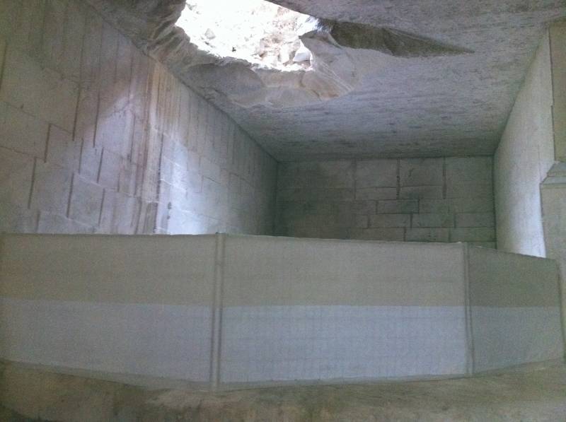 Mur de végétaux et toiles tendus salon, exposition Les saintes Marie de la Mer