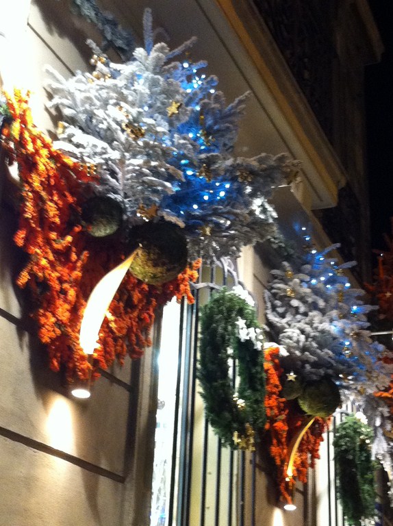 Décor de façade de noël coiffeur, commerce et restaurant hôtel sur Marseille
