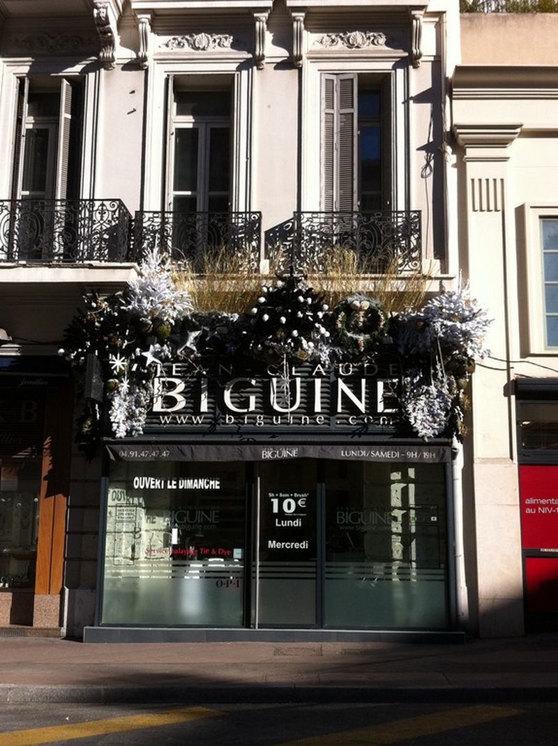 Créations de façades de noël pour Les Salons Biguines à Marseille