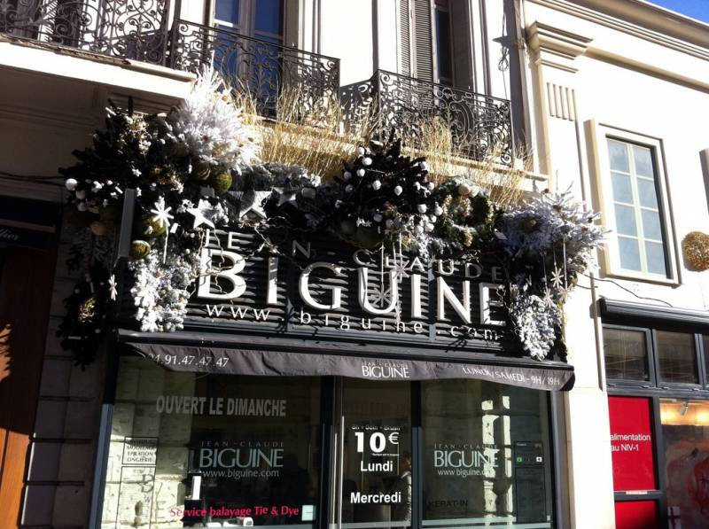 Créations de façades de noël pour Les Salons Biguines à Marseille