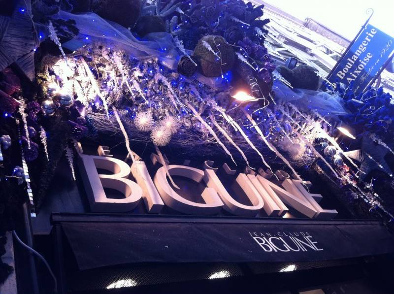 location de décoration de noel pour vitrine et façade Marseille