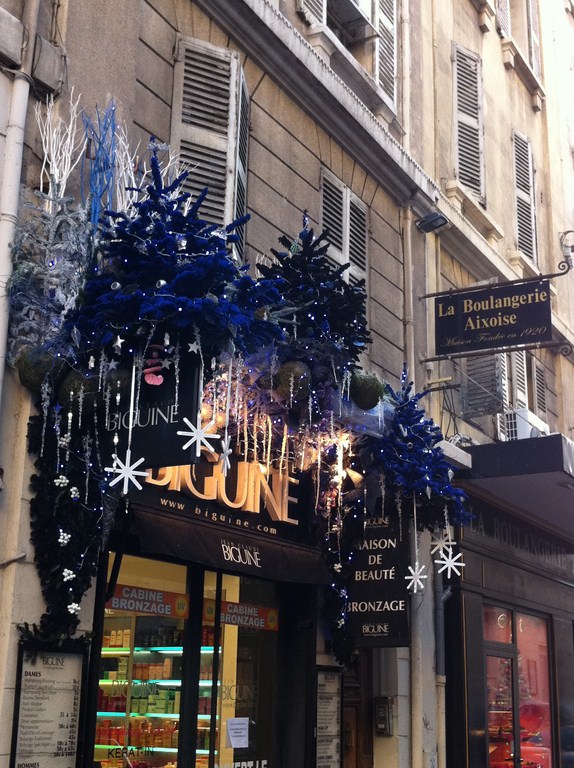 location de décoration de noel pour vitrine et façade Marseille