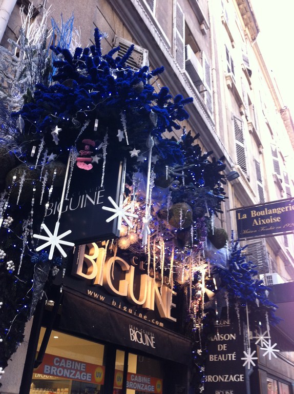 location de décoration de noel pour vitrine et façade Marseille
