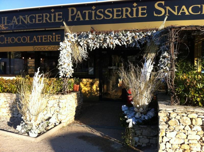 Décorateur de noël pour vitrines de commerces et boutiques Vernègues