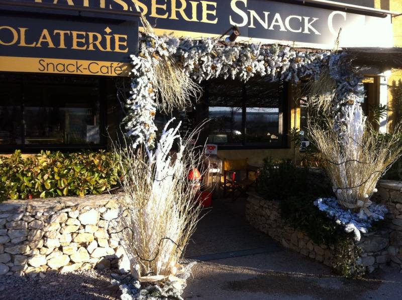 Décorateur de noël pour vitrines de commerces et boutiques Vernègues