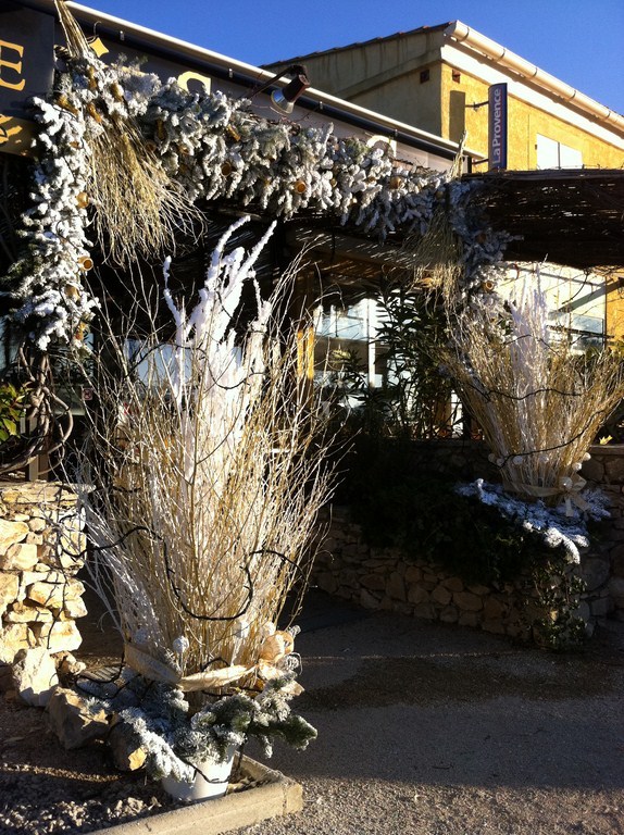 Décorateur de noël pour vitrines de commerces et boutiques Vernègues