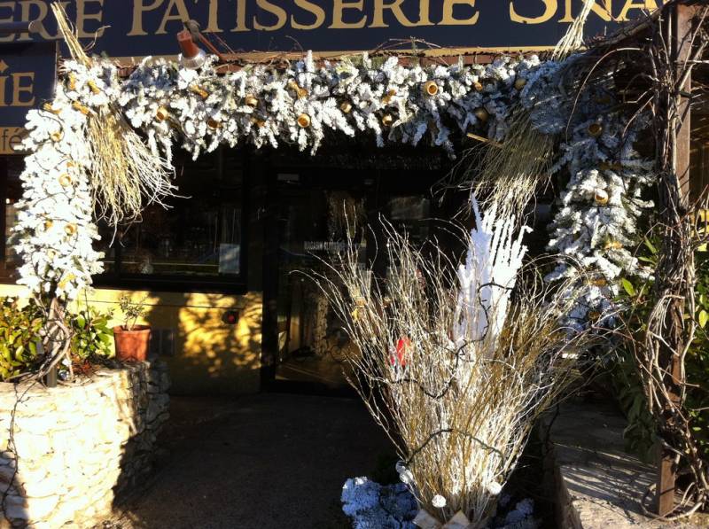 Décorateur de noël pour vitrines de commerces et boutiques Vernègues