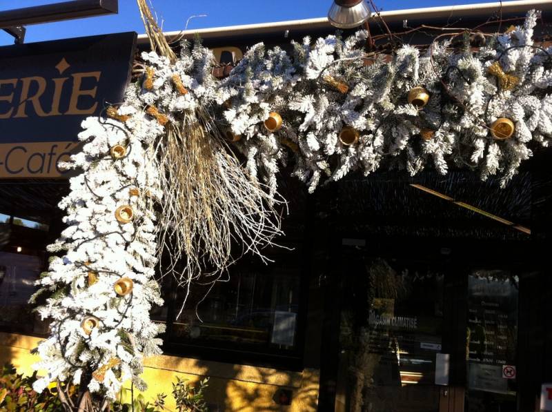 Décorateur de noël pour vitrines de commerces et boutiques Vernègues