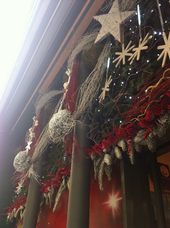 Décorations de noël pour façade de commerce et magasin sur Marseille