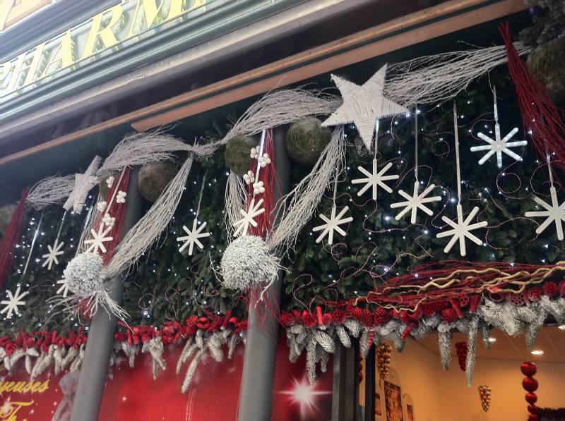 Décorations de noël pour façade de commerce et magasin sur Marseille