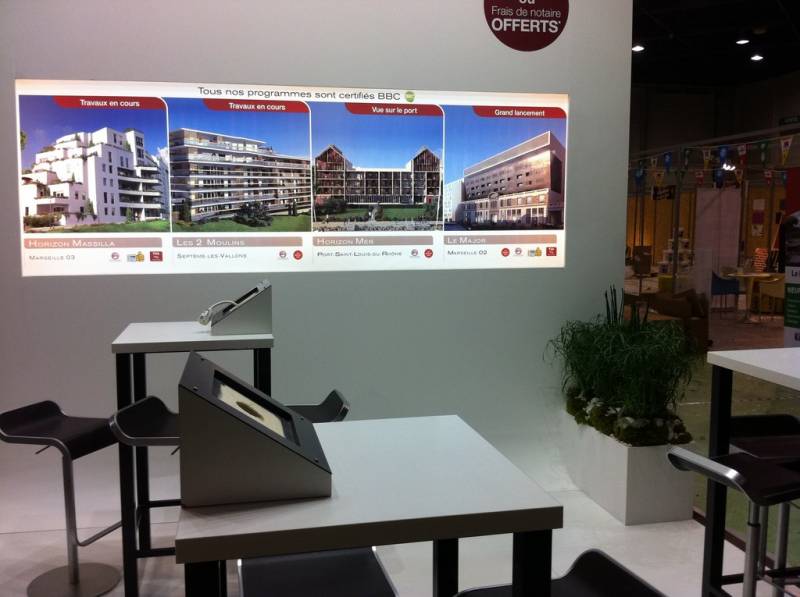 Décoration florale et végétale pour stand exposition pour salon à Marseille,