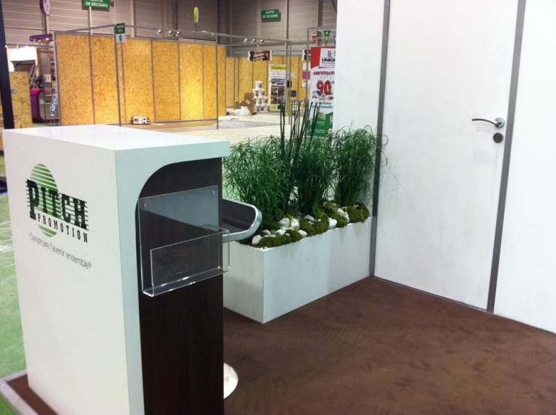 Décoration florale et végétale pour stand exposition pour salon à Marseille,