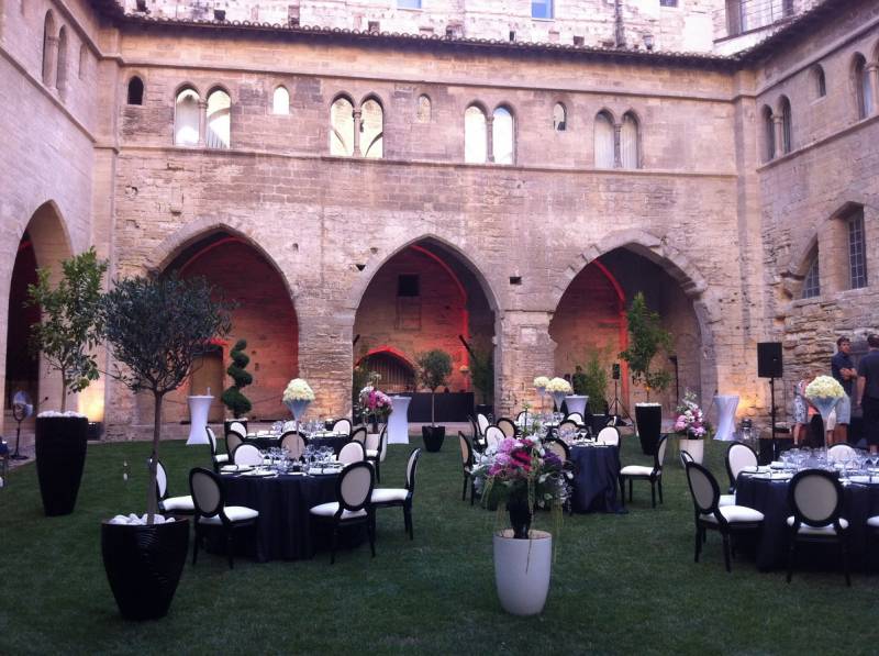 Compositions florales de centres de tables pour repas, dîner de gala et séminaires Avignon, Marseille, Aix en Provence