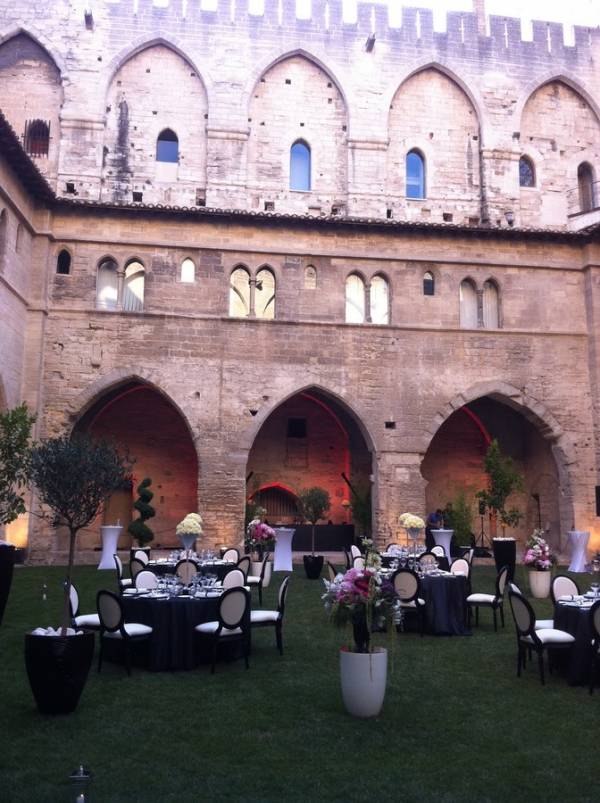 Compositions florales de centres de tables pour repas, dîner de gala et séminaires Avignon, Marseille, Aix en Provence