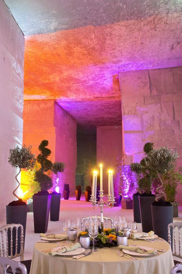Décoration florale de centre de table pour repas et soirée de gala, Baux de Provence, Marseille, Avignon