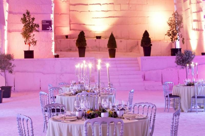Décoration florale de centre de table pour repas et soirée de gala, Baux de Provence, Marseille, Avignon