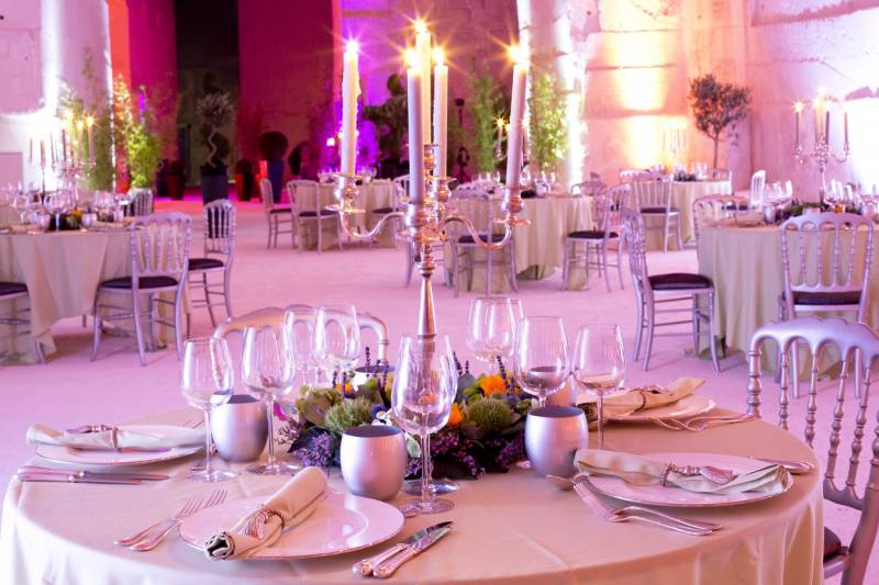 Décoration florale de centre de table pour repas et soirée de gala, Baux de Provence, Marseille, Avignon