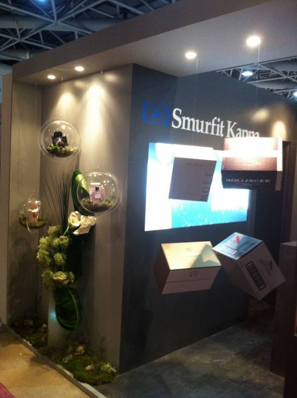 Décoration florale à la location pour stand exposition Monaco