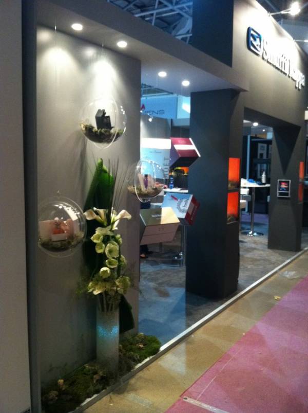 Décoration florale à la location pour stand exposition Monaco