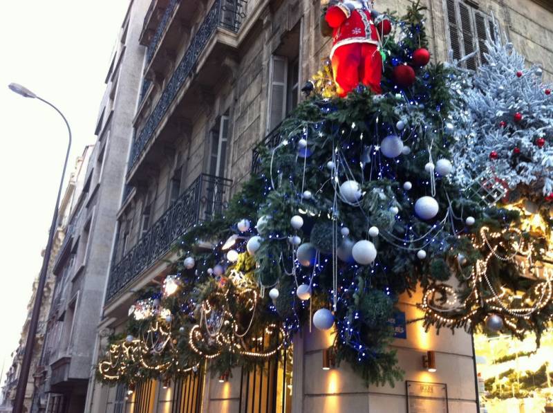 décor de noël pour façade de commerce Marseille
