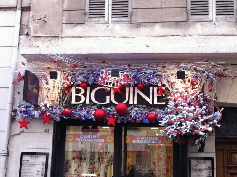 décor de noël pour façade de commerce Marseille