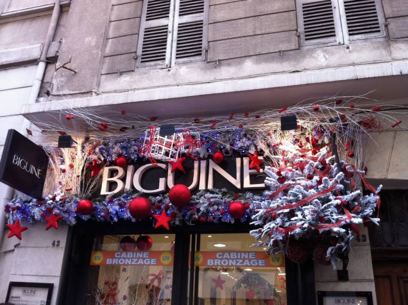décor de noël pour façade de commerce Marseille