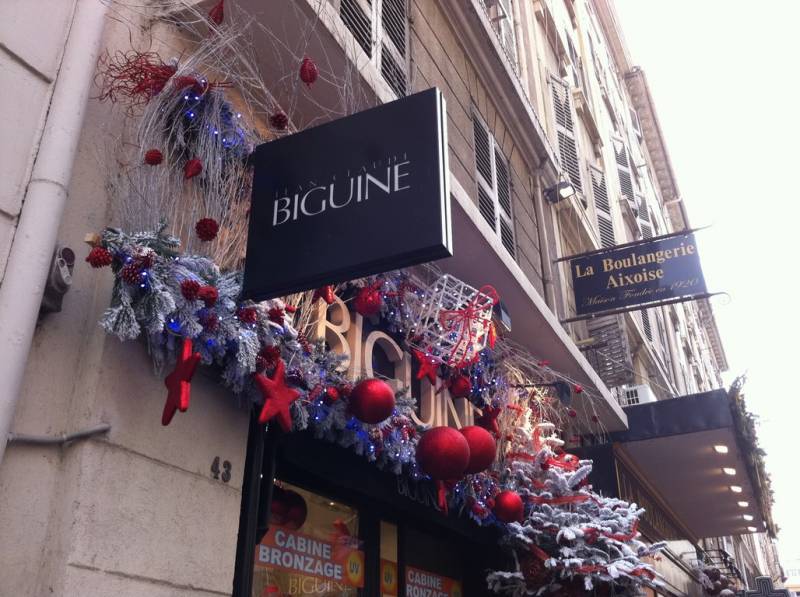 décor de noël pour façade de commerce Marseille