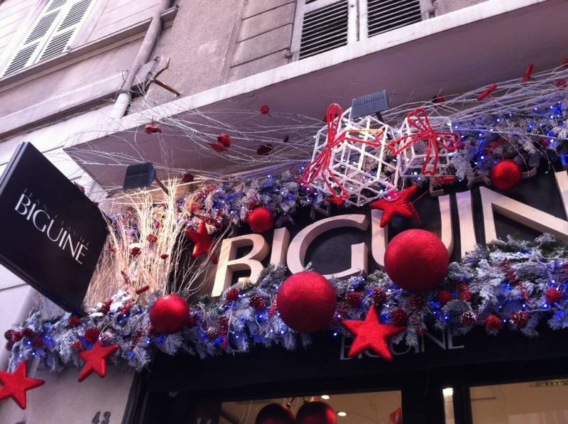 décor de noël pour façade de commerce Marseille