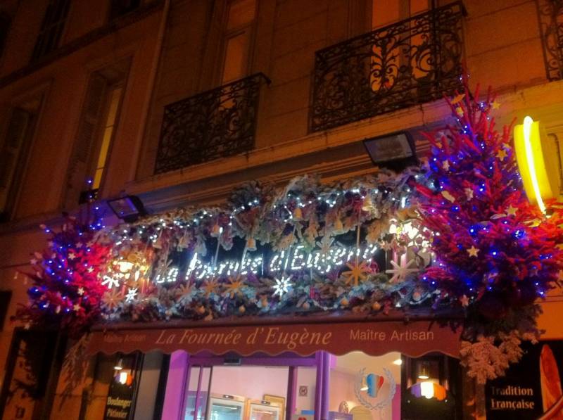 Vitrine et façade de Noël à Marseille,