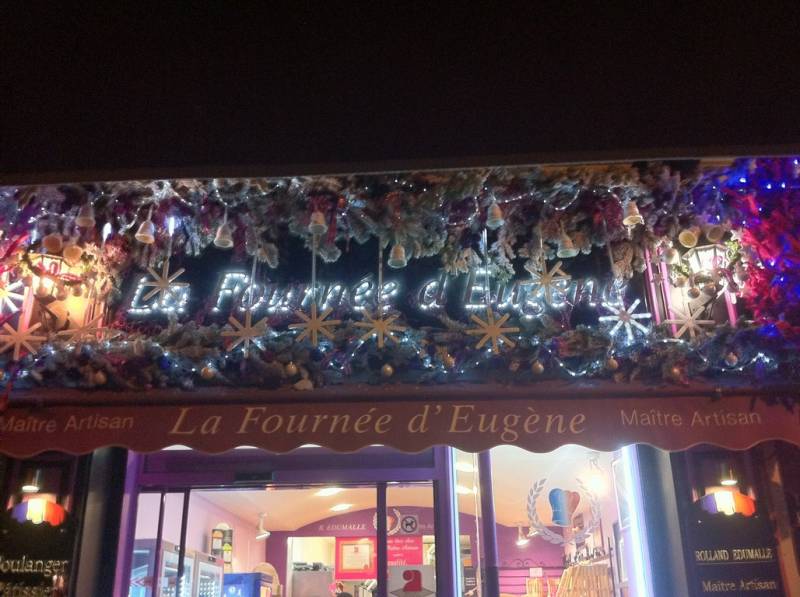 Vitrine et façade de Noël à Marseille,