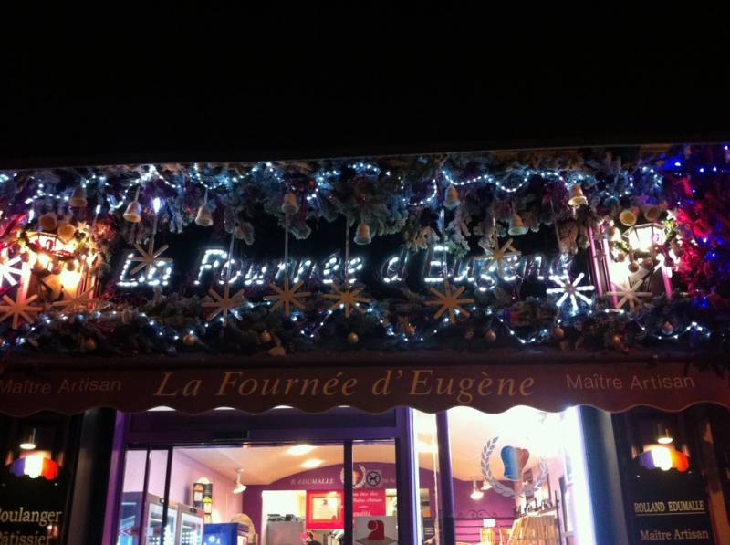 Vitrine et façade de Noël à Marseille,