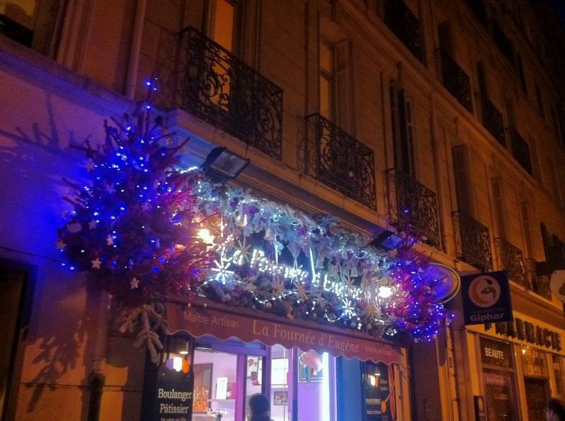 Vitrine et façade de Noël à Marseille,
