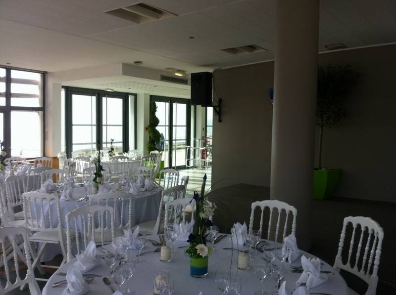 Décor de centre de table de fleurs et de buffet pour séminaire, soirée de gala Cassis, La Ciotat, Toulon
