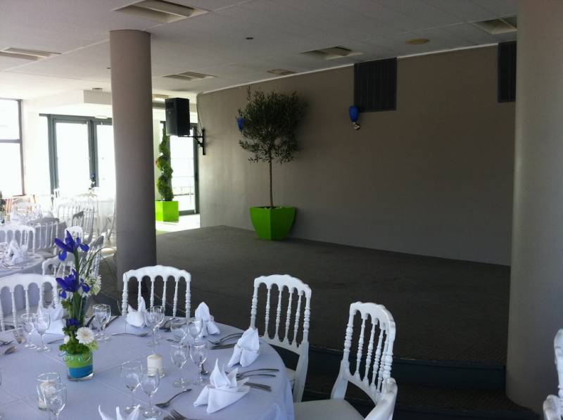 Décor de centre de table de fleurs et de buffet pour séminaire, soirée de gala Cassis, La Ciotat, Toulon