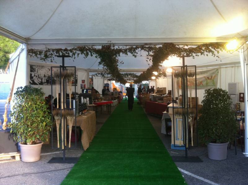 Décoration de scène pour tente d'exposition et salon sur Istres