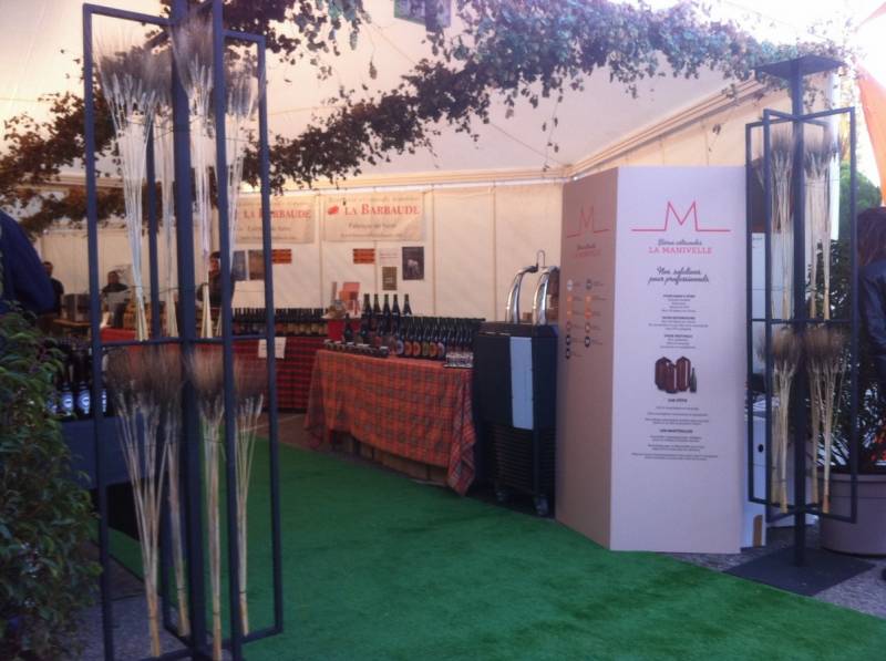 Décoration de scène pour tente d'exposition et salon sur Istres