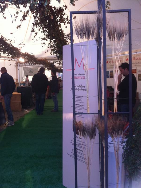 Décoration de scène pour tente d'exposition et salon sur Istres