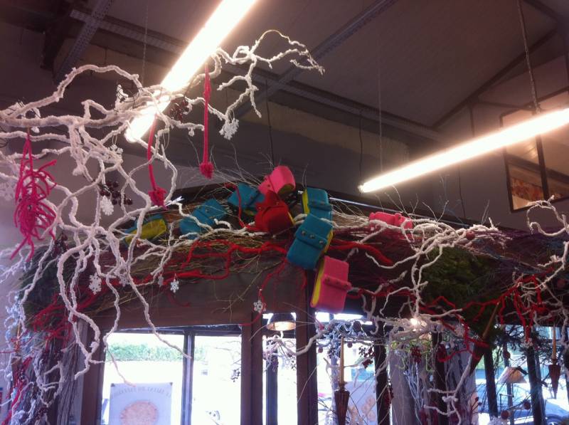 Vitrine de noël et création de décor de fêtes pour commerce Marseille Aix en Provence