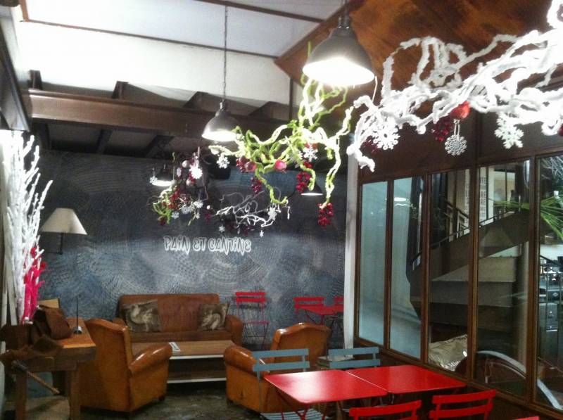 Vitrine de noël et création de décor de fêtes pour commerce Marseille Aix en Provence