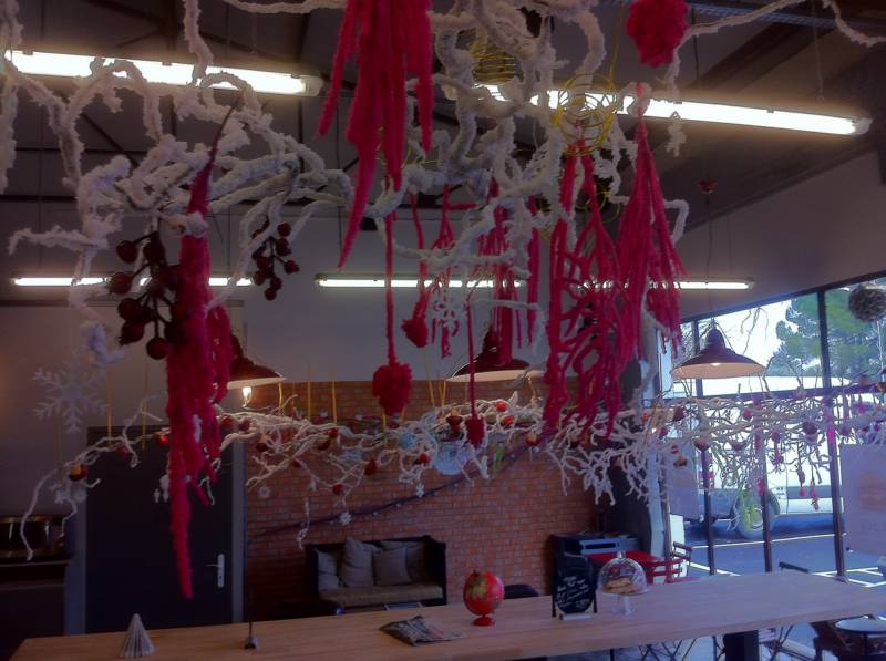 Vitrine de noël et création de décor de fêtes pour commerce Marseille Aix en Provence
